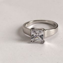 BEAUTIFUL SILVER TONE WOMENS RING SIZE 6