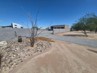 Masonry fence block walls