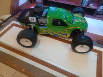 Duratrax evader Vintage 2wd Rc stadium truck