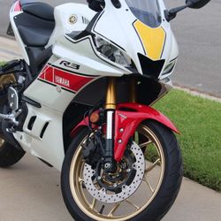 Yamaha YZF-R3 Anniversary Edition ABS