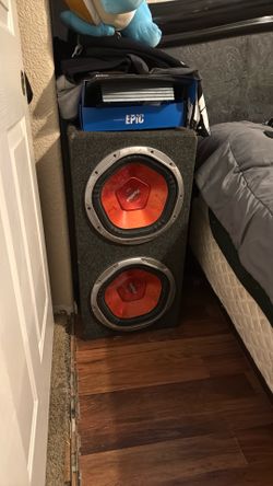 2 12in Sony Xplod 2400w speakers