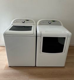 Whirlpool Washer & GAS Dryer