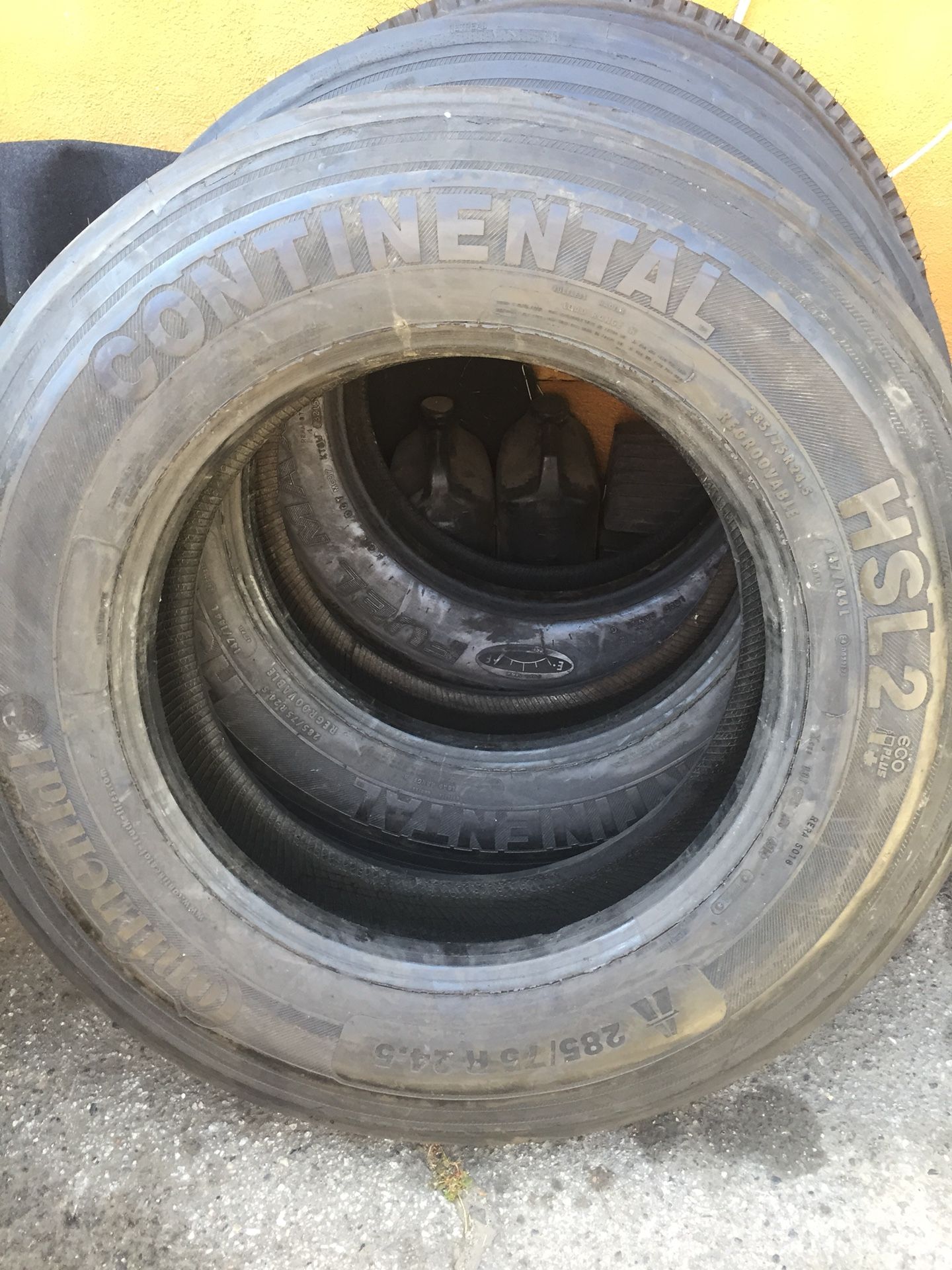 285/75/24.5 semi truck tires