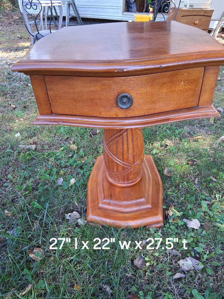 Wooden Pedestal Table 