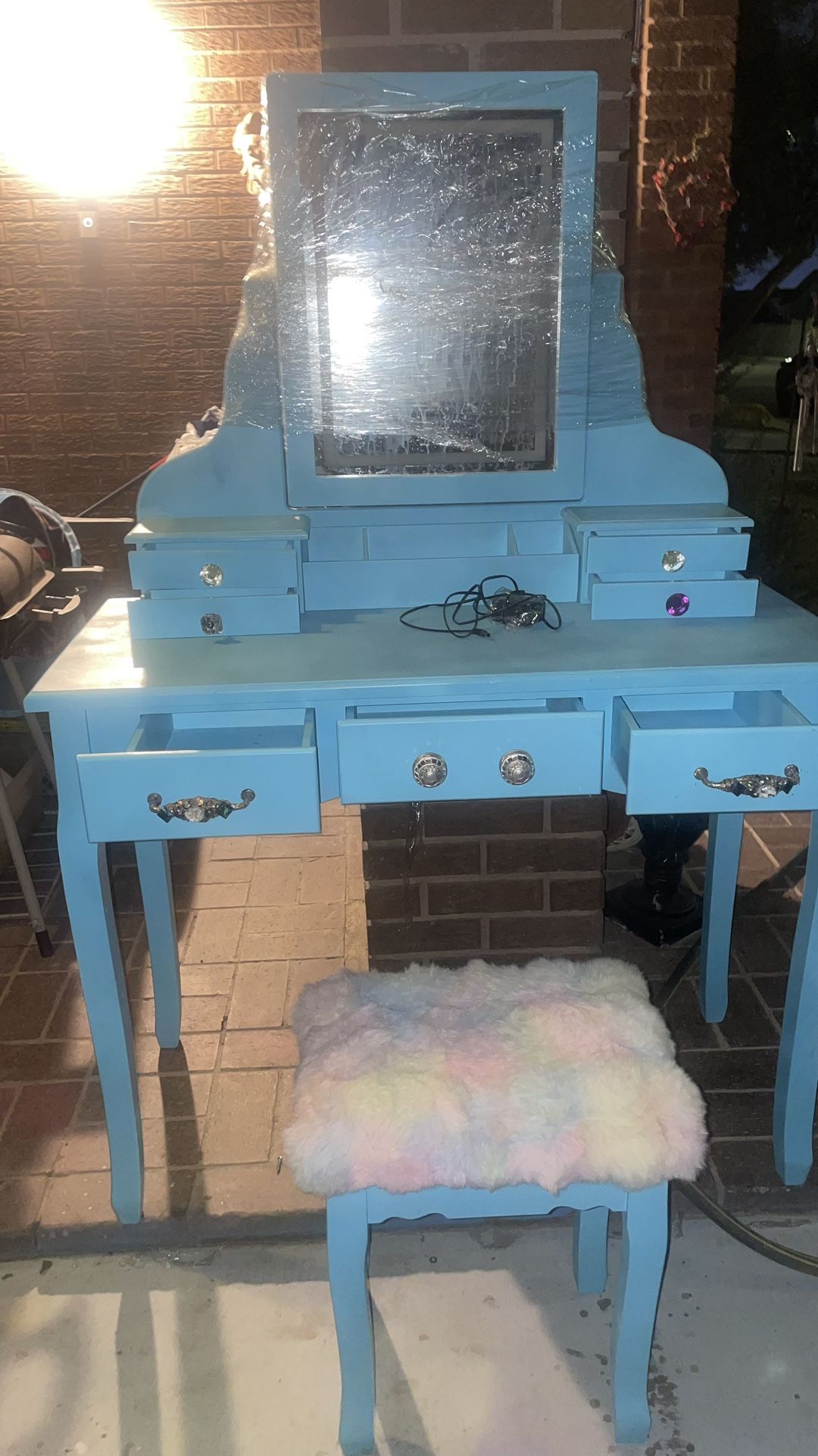Led Mirror Vanity And Chair