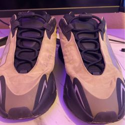 Yeezy MNVM RESIN 