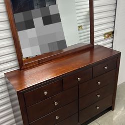 Dresser