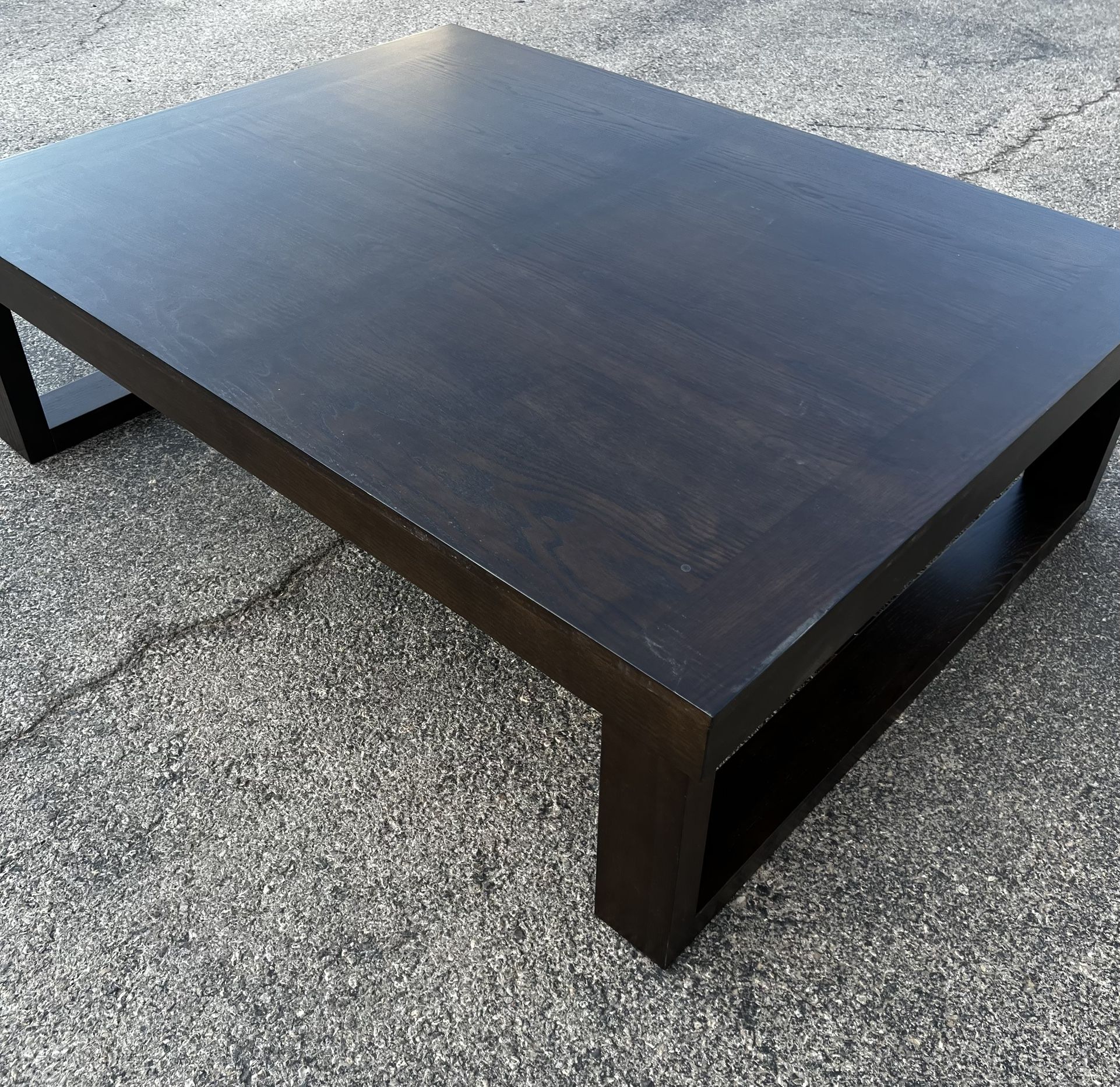COFFE TABLE ASHLEY  56” X 42” X 17”H
