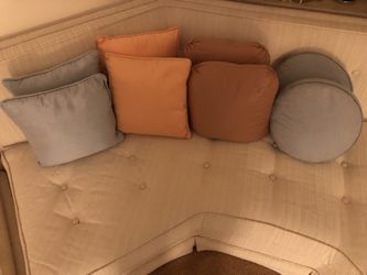 8 Throw Pillows