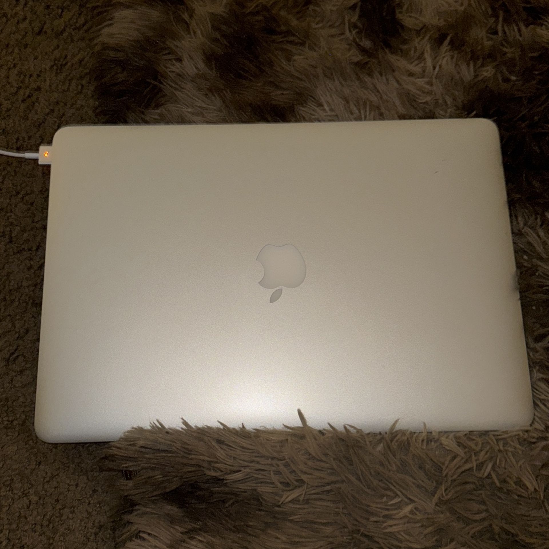 MacBook Pro (Retina, 15.4 inch,)