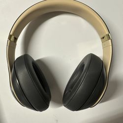 Pre-owned Beats Studio 3 Wireless Headphones (Titanium Gray)
