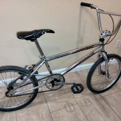 1997 Diamond Back Viper BMX 20" -/ Top tube 21"