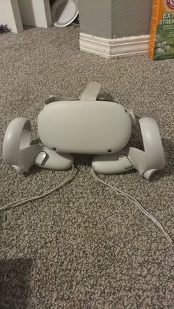 Oculus works perfectly fine nothing wrong with it brand new batteries in the controllers
