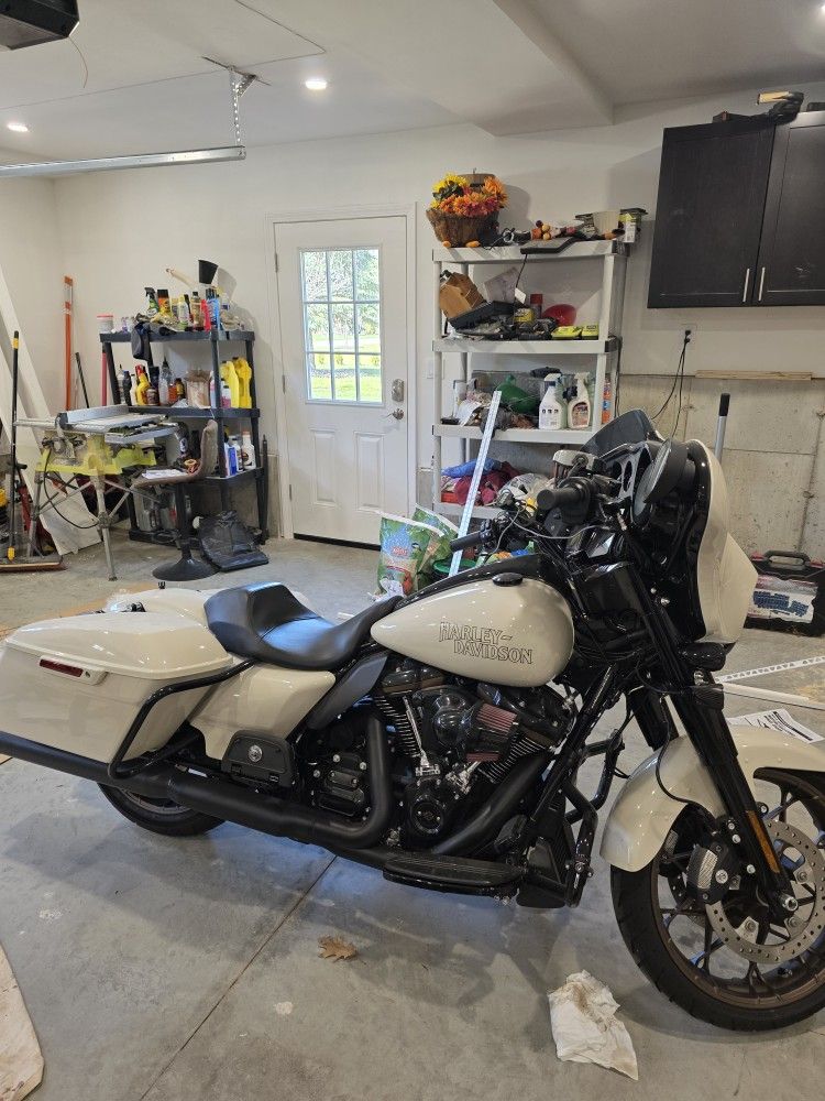 2023 harley Davidson street Glide St