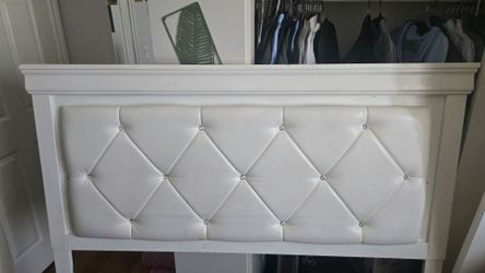 White queen size headboard I