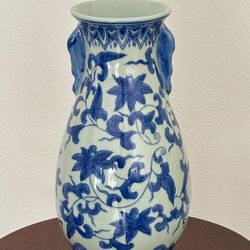 11” Qing Dynasty Blue and White Porcelain Vase