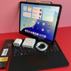 Apple IPad Pro 12.9” 4th Generation (2020 Model/ Face ID/Liquid Retina) 256GB with pen, keyboard & Accessories 