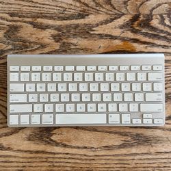Apple Wireless Keyboard A1314 $10 Silver Lake 90026