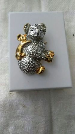 Kuala bear brooch/pin