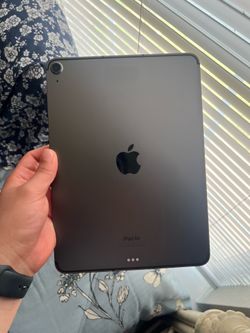 IPad Air 5th Gen. M1 (WIFI + Carrier UNLOCKED)