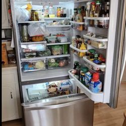 Bottom freezer refrigerator