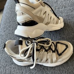 MICHAEL KORS - SNEAKERS - SIZE 5 - NEW - NEVER WORn