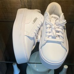 White Pumas  