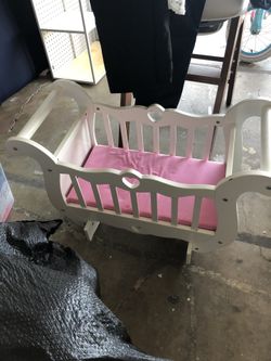 Melissa and Doug baby play crib