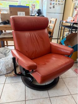 Ekornes Stressless Large Leather Swivel Recliner Chair