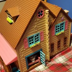 Small People Play Doll House