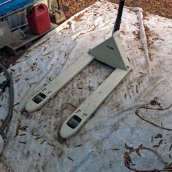 Crown Pallet Jack  42" 5000 K