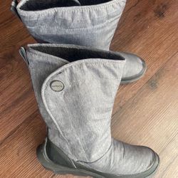 Like New CROCS Woman’s Boots Fleece Lined , Size 7