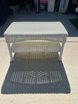 White Wicker Outdoor Coffee Table