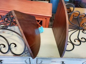 2 wall corner shelves