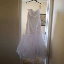 Wedding DRESS AND VAIL NEVER WORN NEW