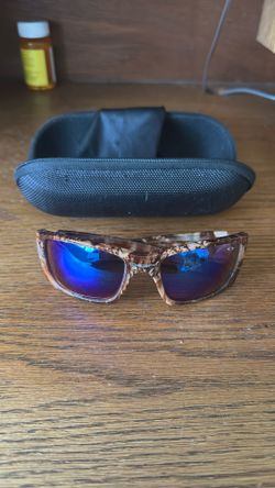 New tortoiseshell Oakley sunglasses