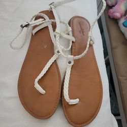 Women's Sandals 🩴 size 11.