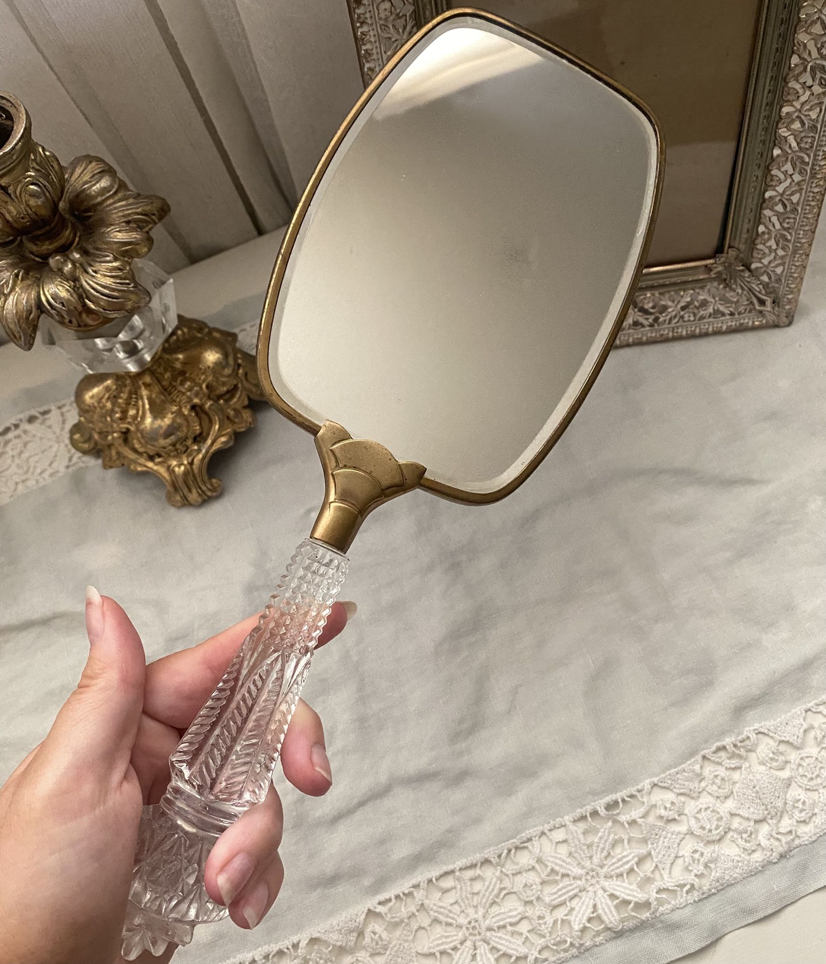 🌿Beautiful vintage mid century hand mirror