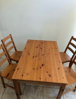 Beautiful Wood Dining Table Set with 4 Chairs