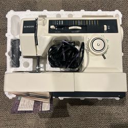 Vintage Singer Sewing Machine Model 484, Excellent Condition In Original Box