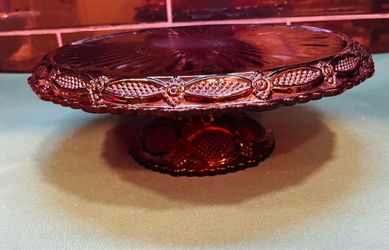 Stunning rare find Avon Cape Cod collection deep burgundy pedestal cake stand