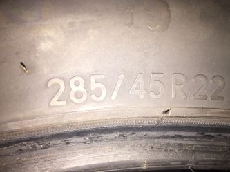 Tire 285 45 R22