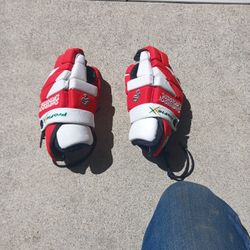 Shamrock La Crosse gloves.