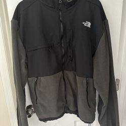 North Face fleece jacket Good condition Size 2XL(cash & pick up only)