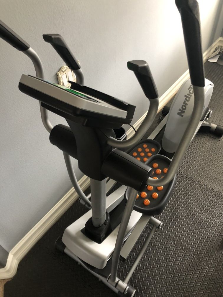 NordicTrack E7.1 Elliptical for Sale in Las Vegas, NV OfferUp