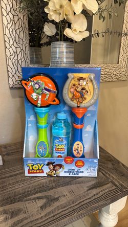 Disney Pixar Toy Story Light-Up Bubble Wand 2-Pack