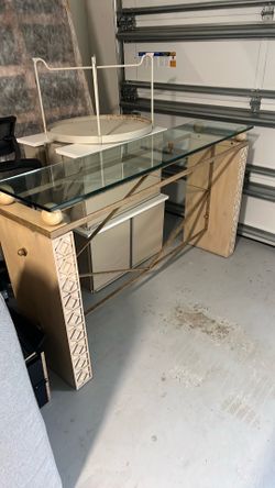 Nice entry way table - Free