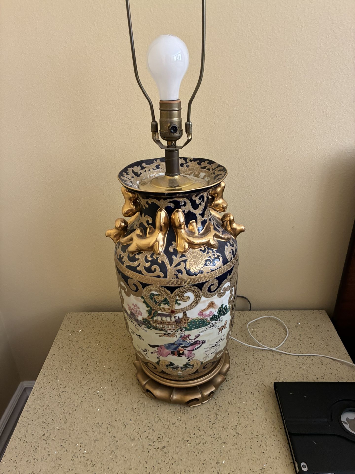 Chinese Table Lamp With Shade