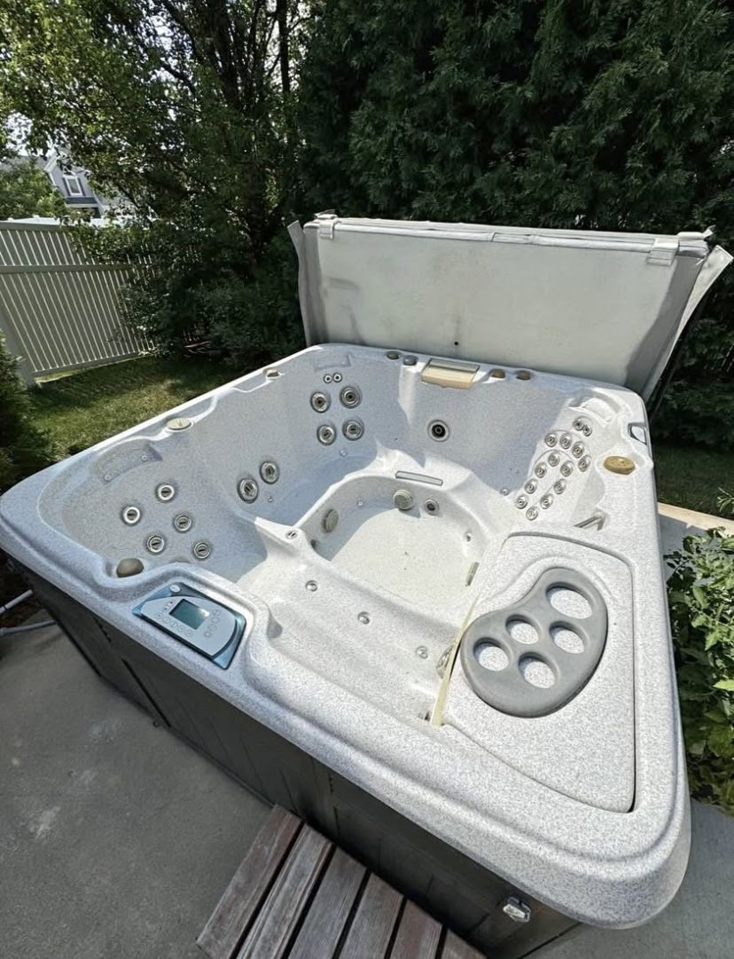 Sundance Spa / Hot Tub