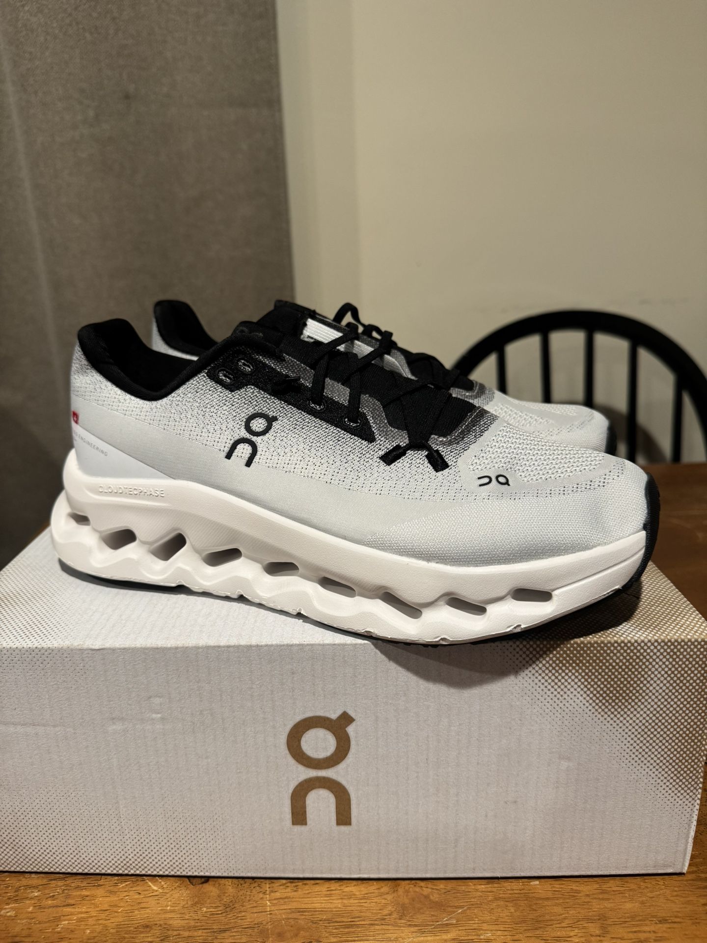 On Cloud Cloud tilt White Black Men Size 7 , 11